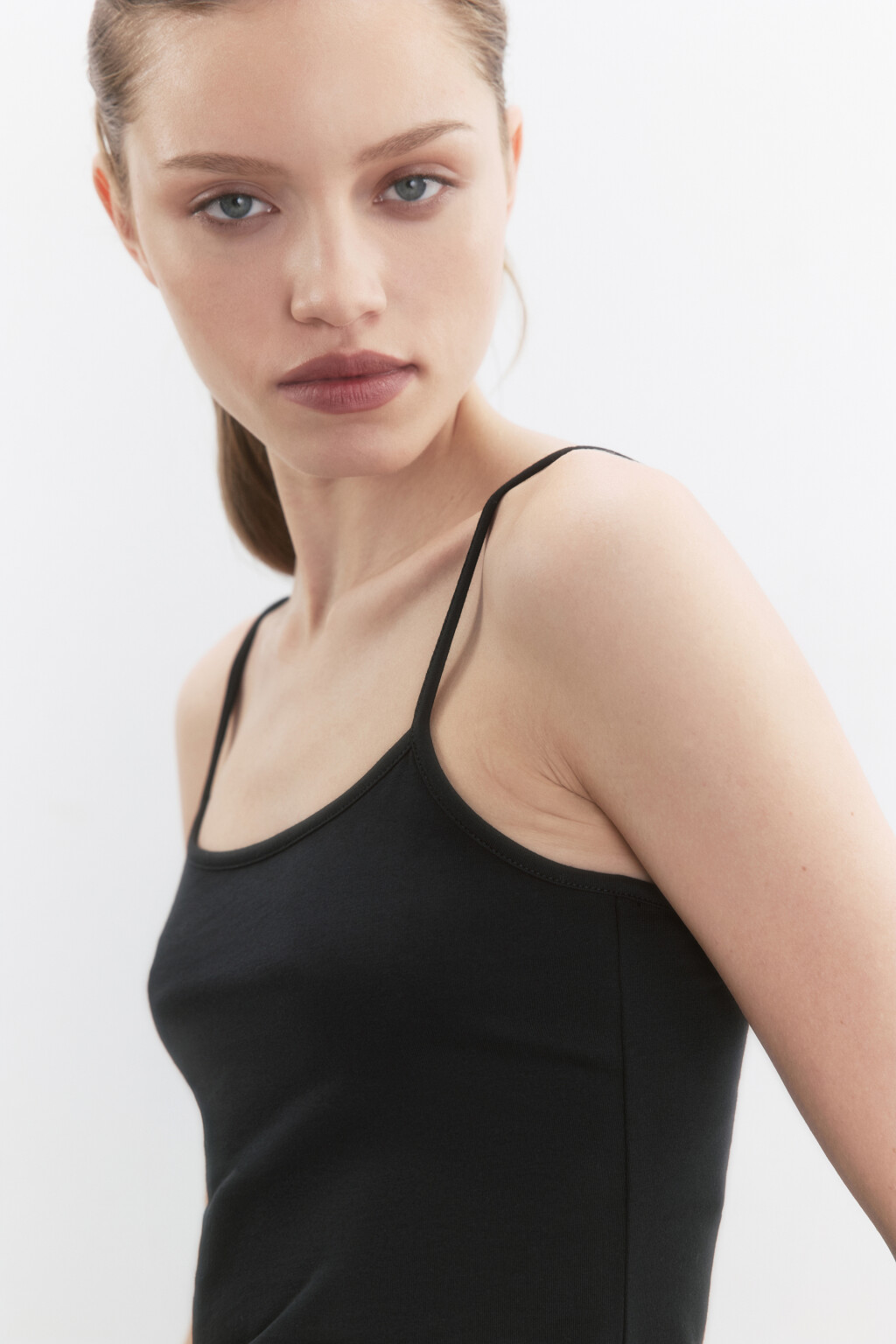 Топ-майка MEGAN базовый на тонких бретелях - цвет черный - 2