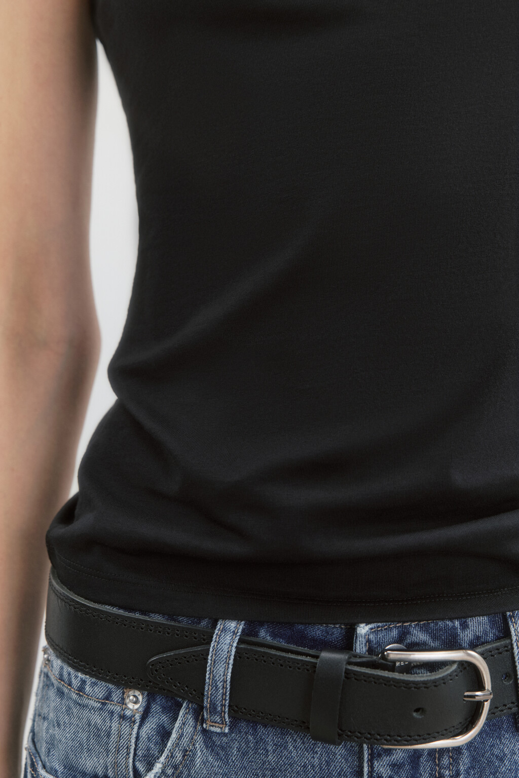 Топ-майка MEGAN базовый на тонких бретелях - цвет черный - 8