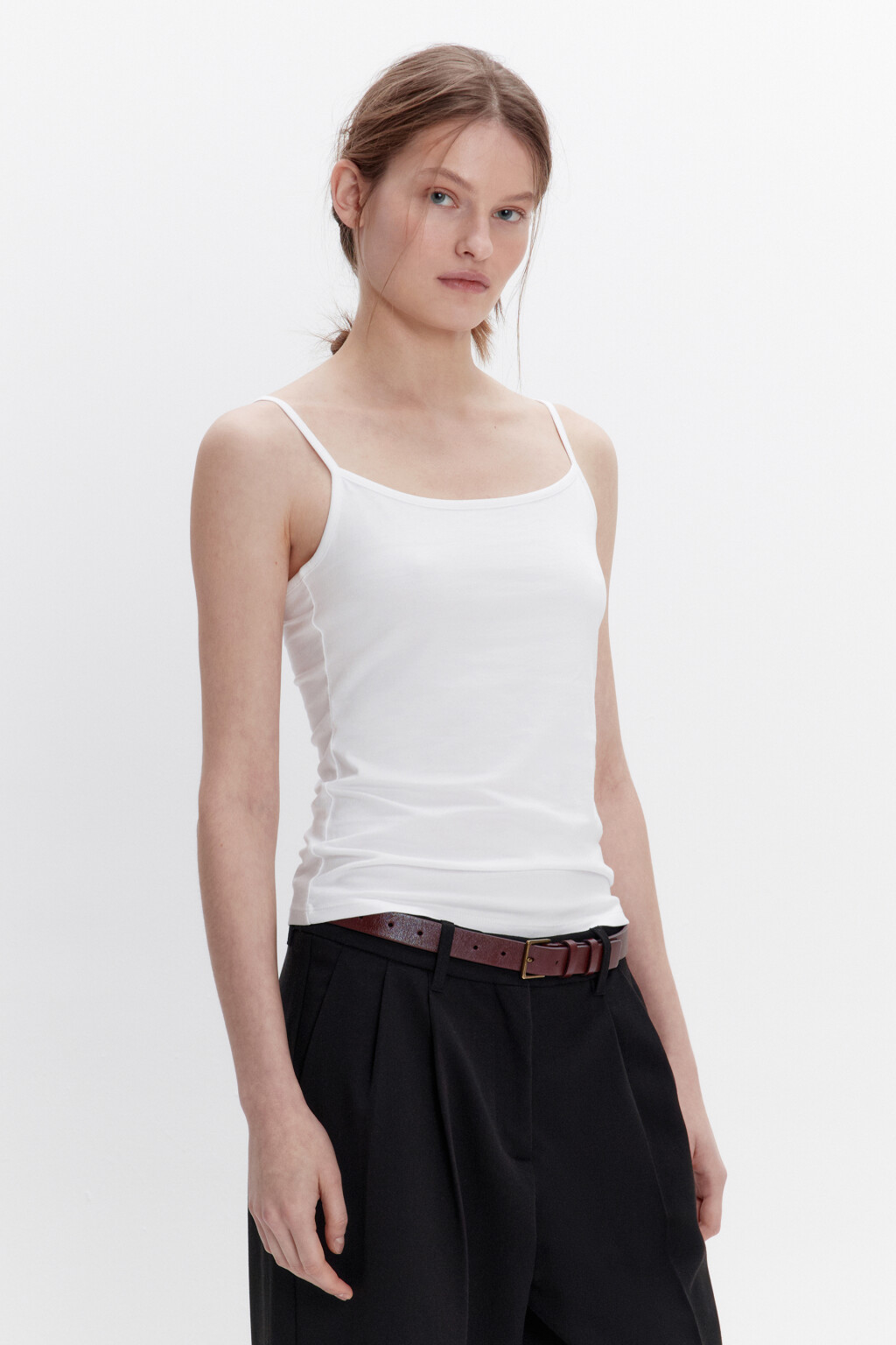 Майка MEGAN базовая на тонких бретелях - цвет белый - 3