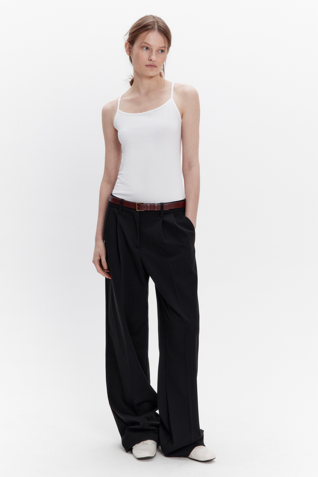 Майка MEGAN базовая на тонких бретелях - цвет белый - 5