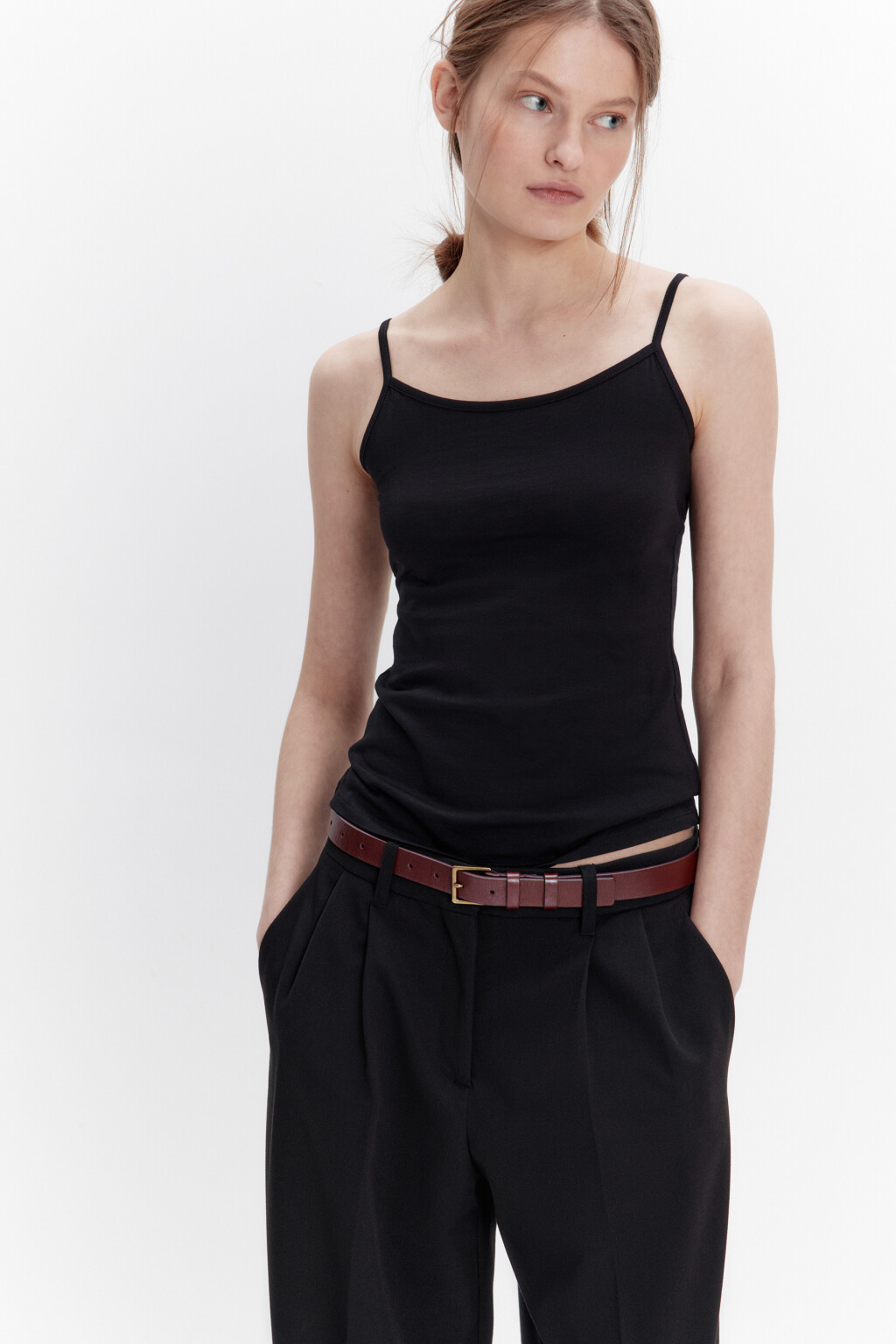 Майка MEGAN базовая на тонких бретелях - цвет черный - 1