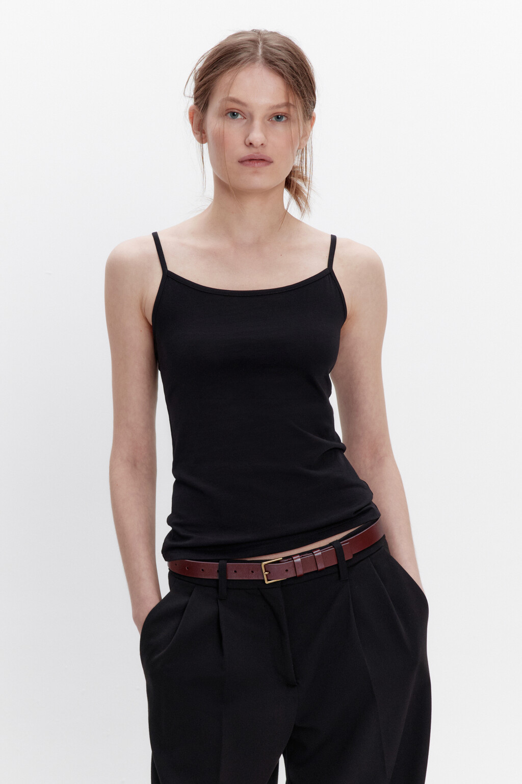 Майка MEGAN базовая на тонких бретелях - цвет черный - 2