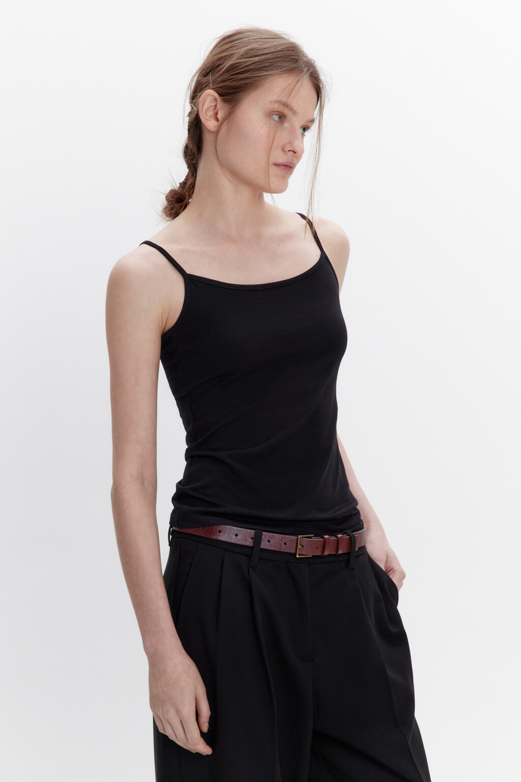 Майка MEGAN базовая на тонких бретелях - цвет черный - 3