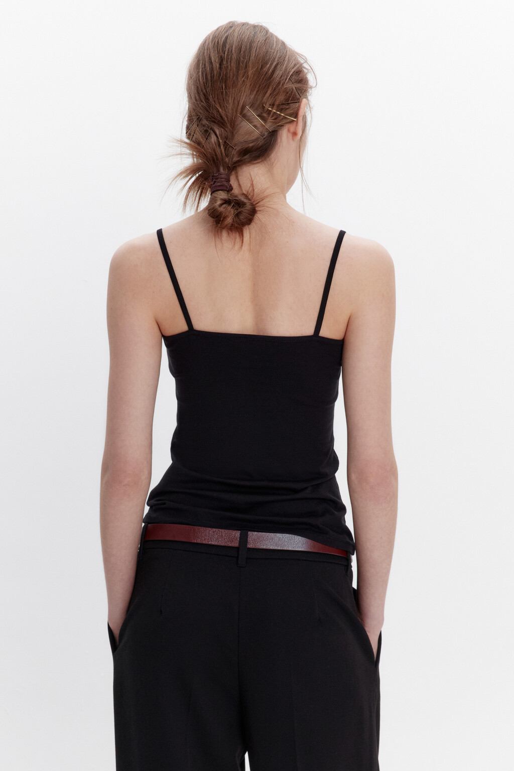 Майка MEGAN базовая на тонких бретелях - цвет черный - 4