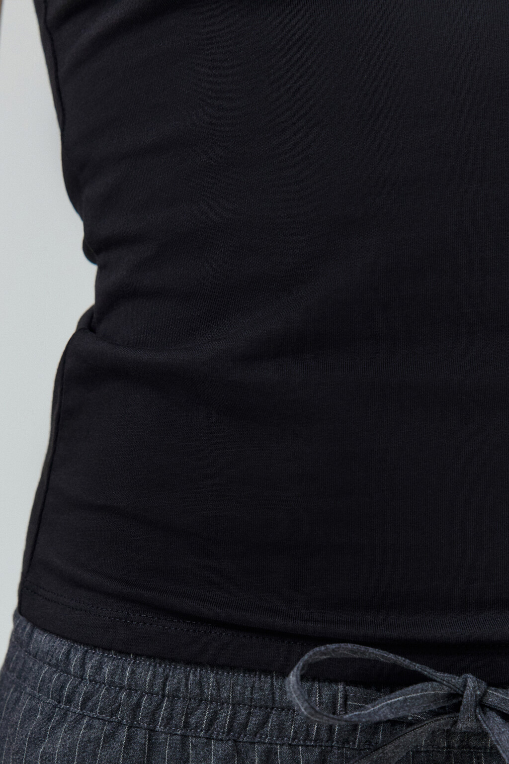 Майка MEGAN на тонких бретелях - цвет черный - 6