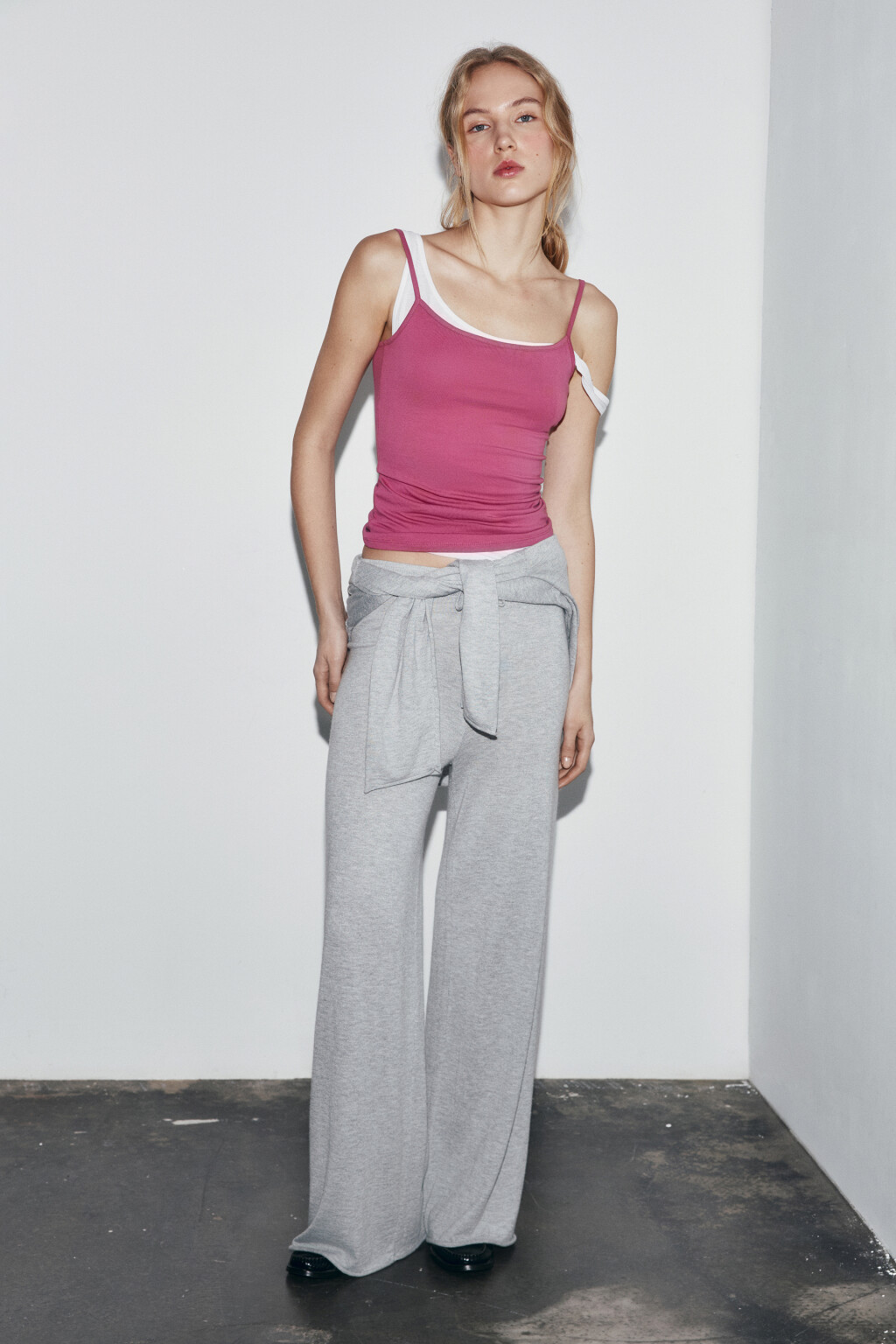 Майка MEGAN базовая на тонких бретелях - цвет розовый - 4