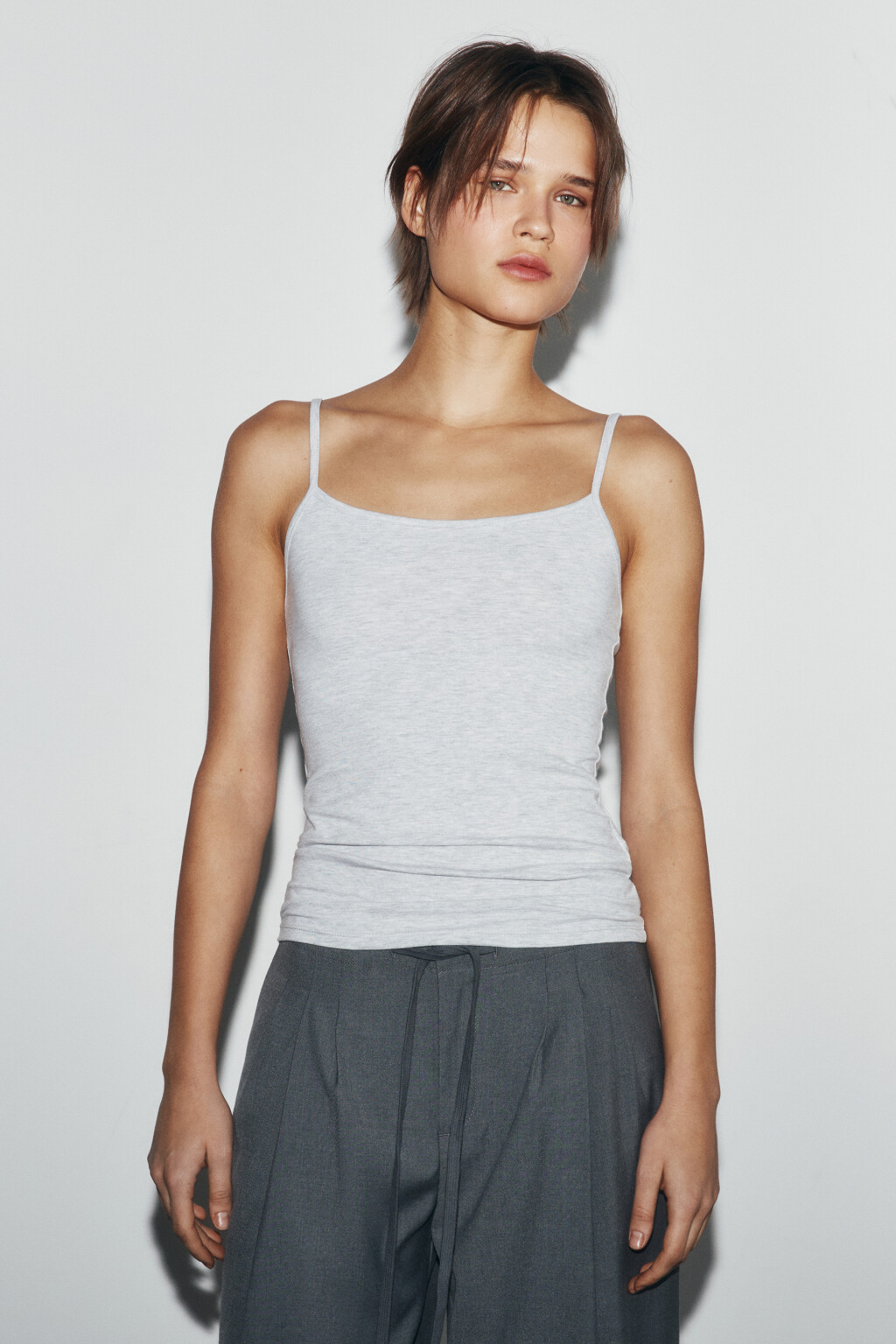 Майка базовая на тонких бретелях - цвет серый - 3