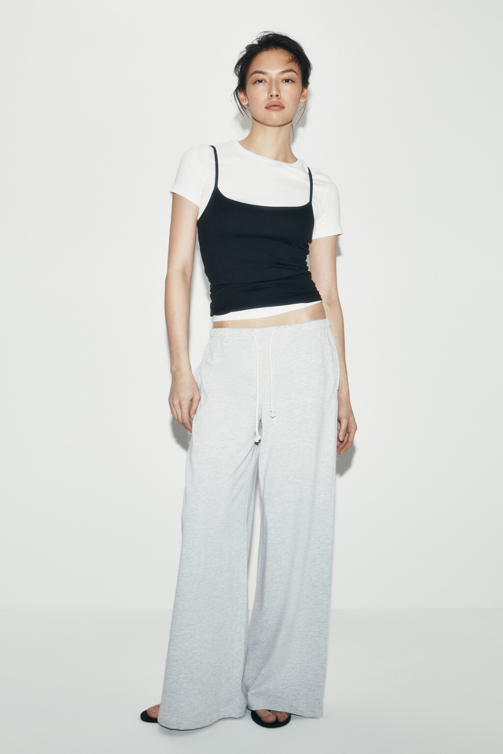 Майка-топ базовая на тонких бретелях - цвет черный - 5