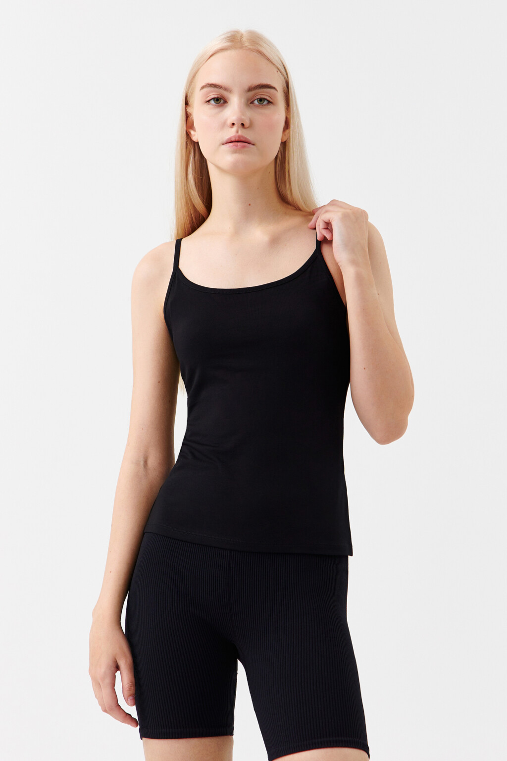 Топ-майка MEGAN базовый на тонких бретелях - цвет черный - 1