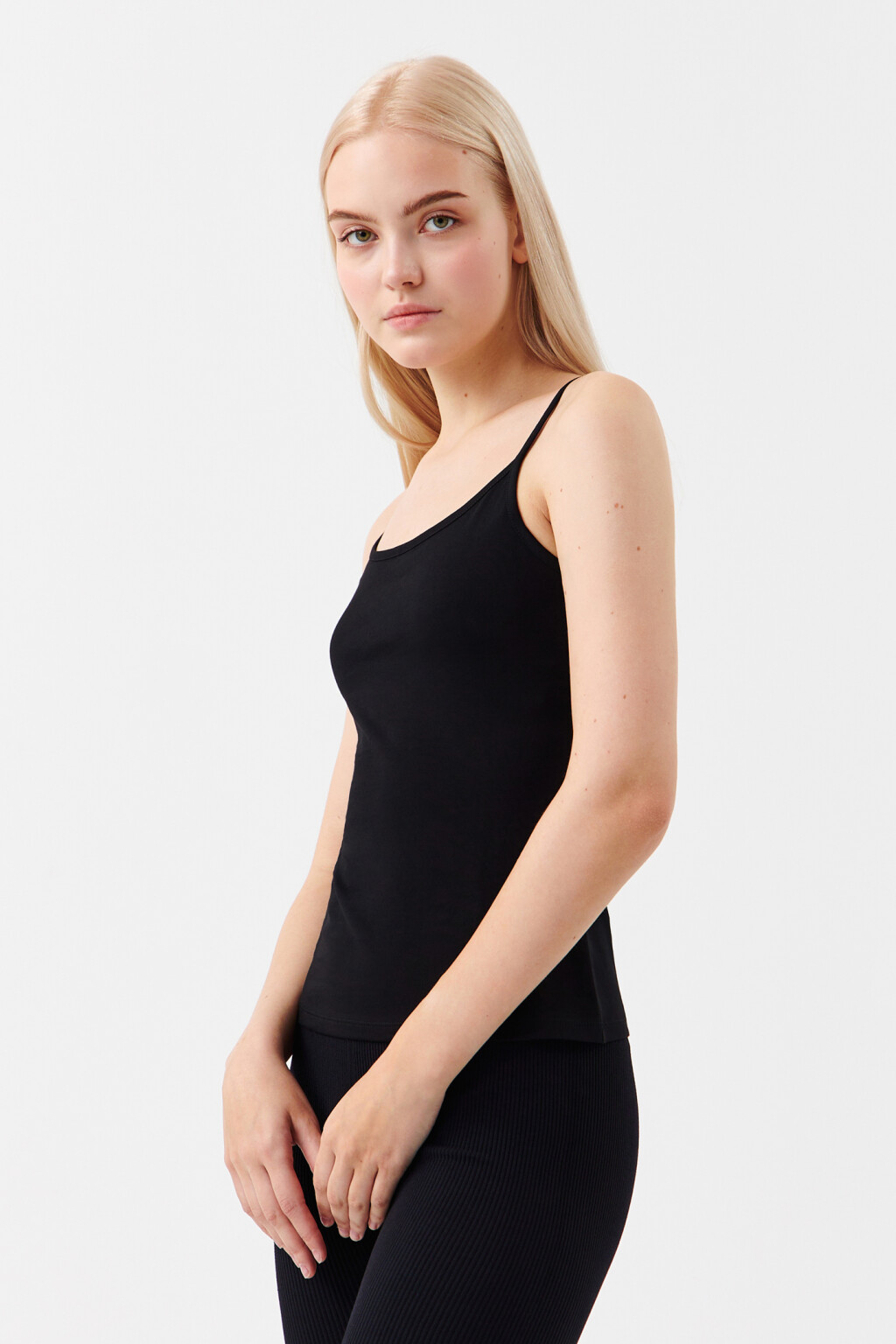 Топ-майка MEGAN базовый на тонких бретелях - цвет черный - 2