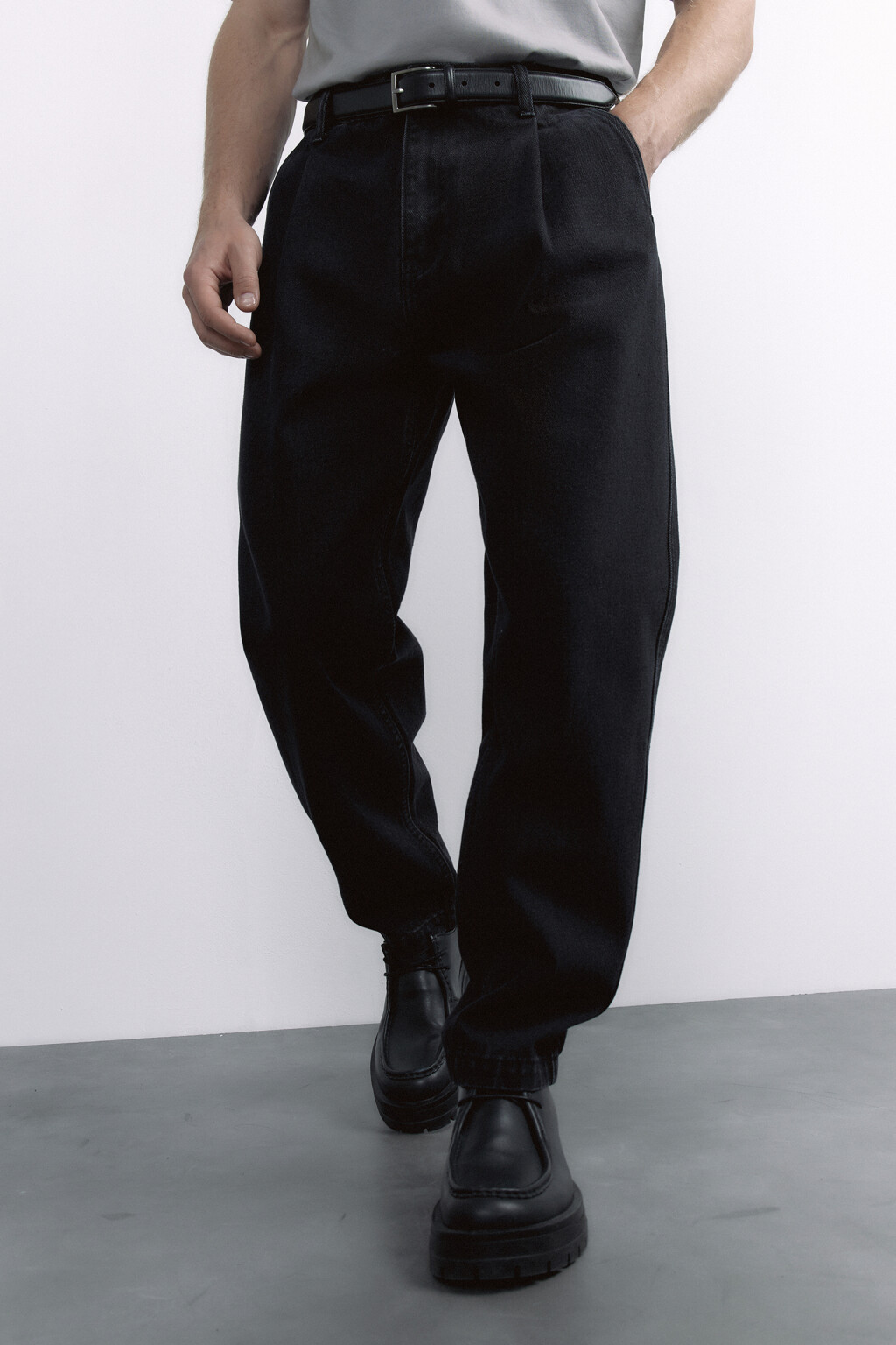 Джинсы ManBalloon широкие со сборками на поясе - цвет черный - 9