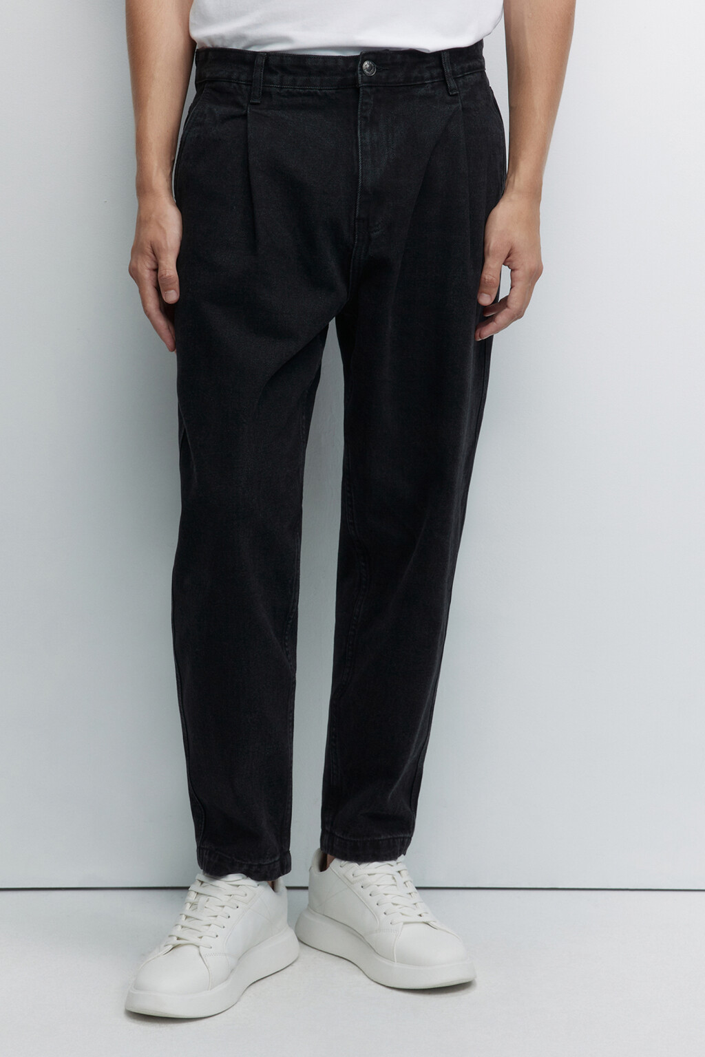 Джинсы ManBalloon широкие со складками на поясе - цвет черный - 2