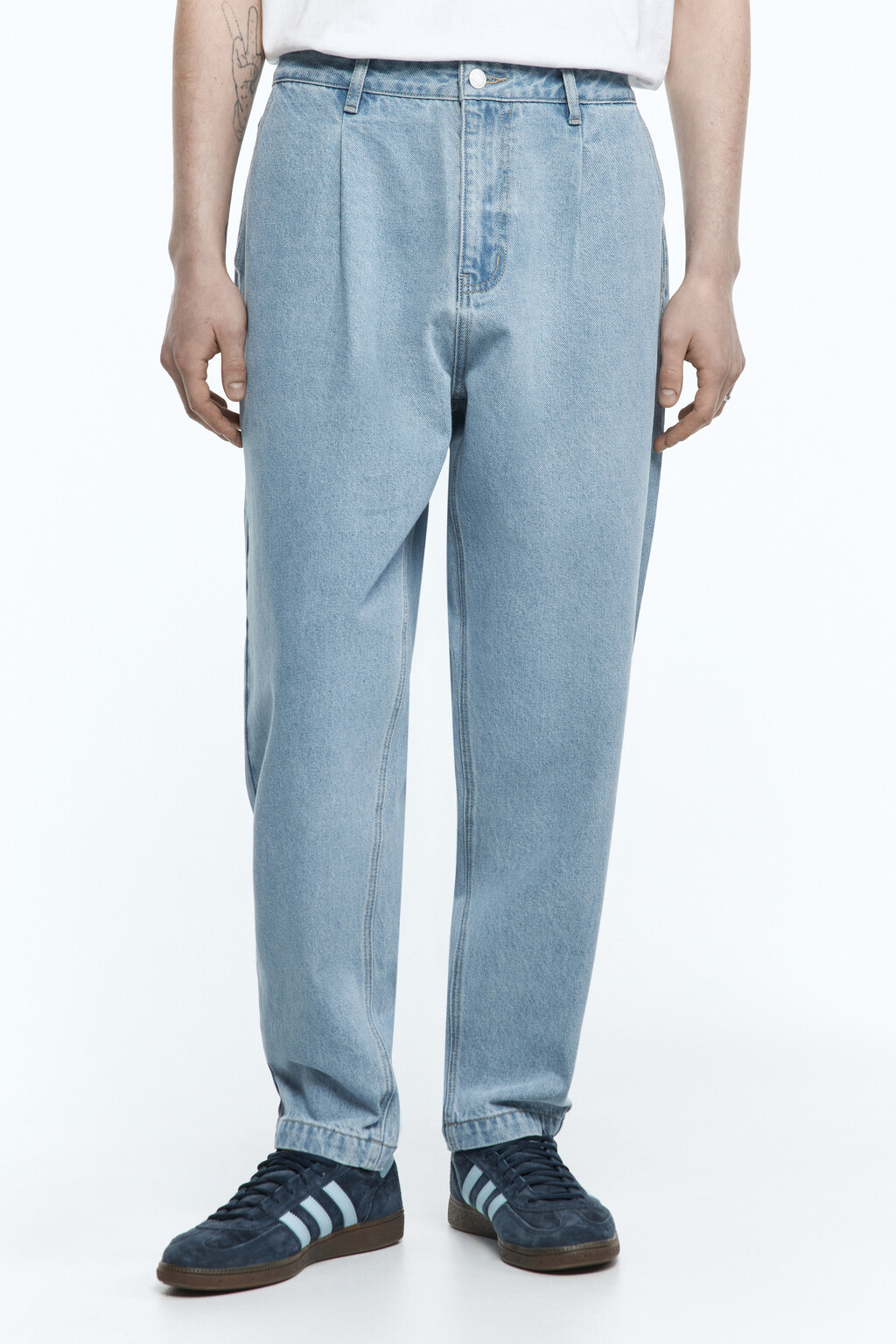 Джинсы ManBalloon широкие со складками на поясе - цвет голубой - 2