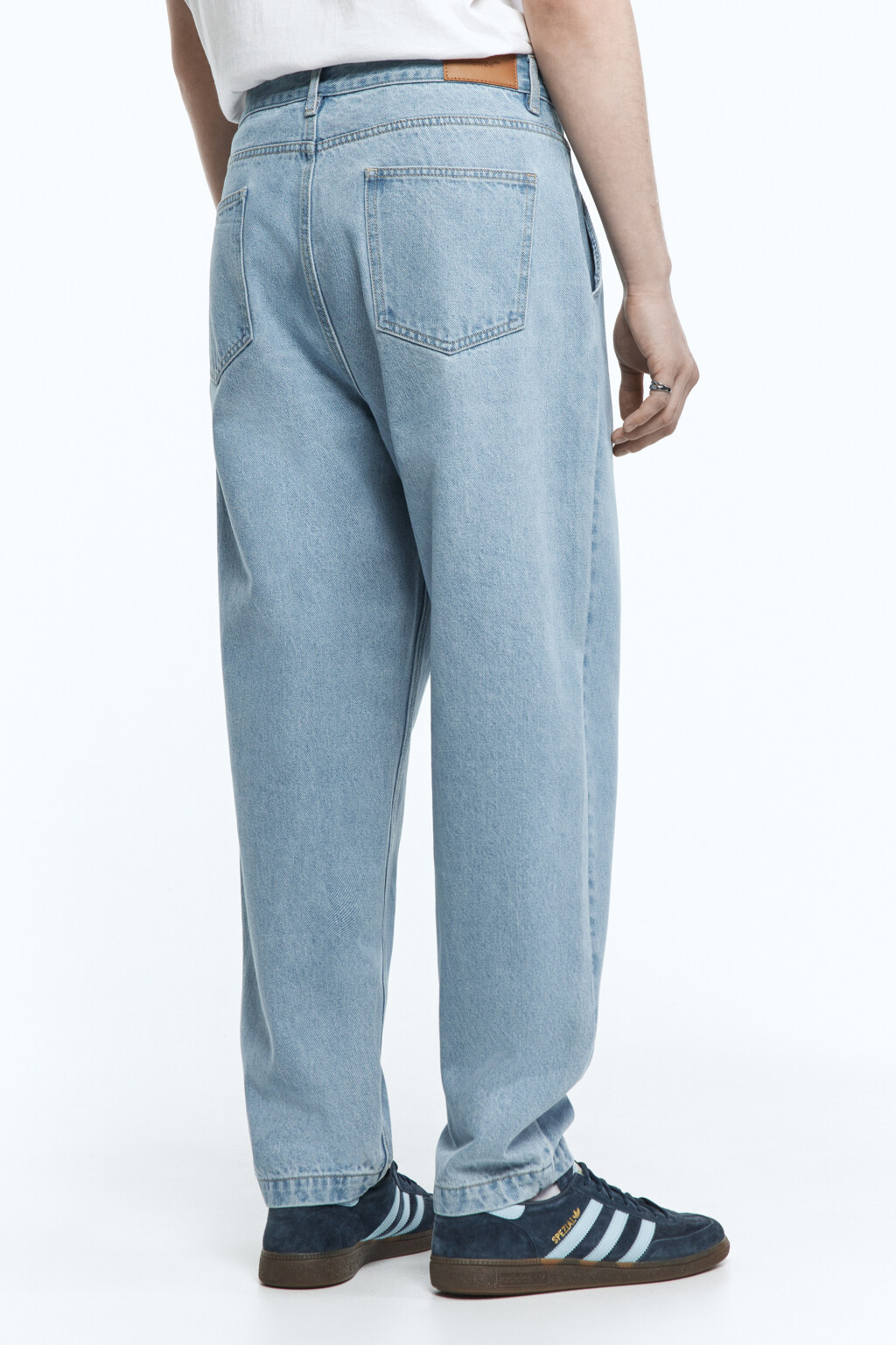 Джинсы ManBalloon широкие со складками на поясе - цвет голубой - 4