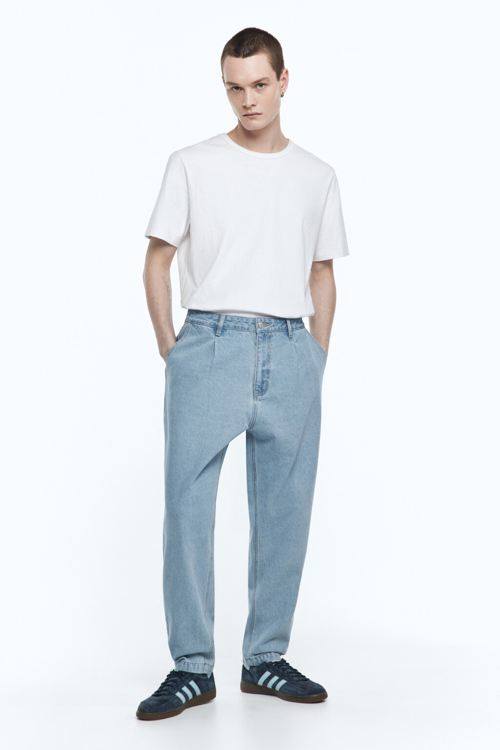 Джинсы ManBalloon широкие со складками на поясе - цвет голубой - 5