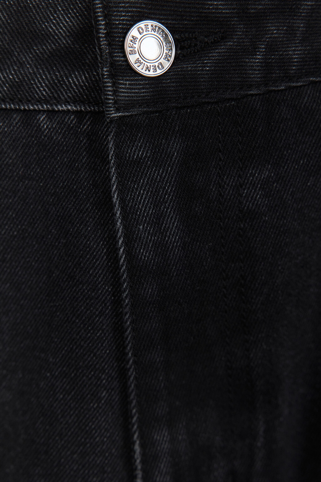 Джинсы ManBalloon широкие со складками на поясе - цвет черный - 6