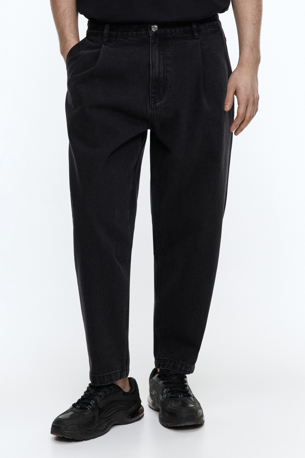 Джинсы-бананы со складками на поясе - цвет черный - 2