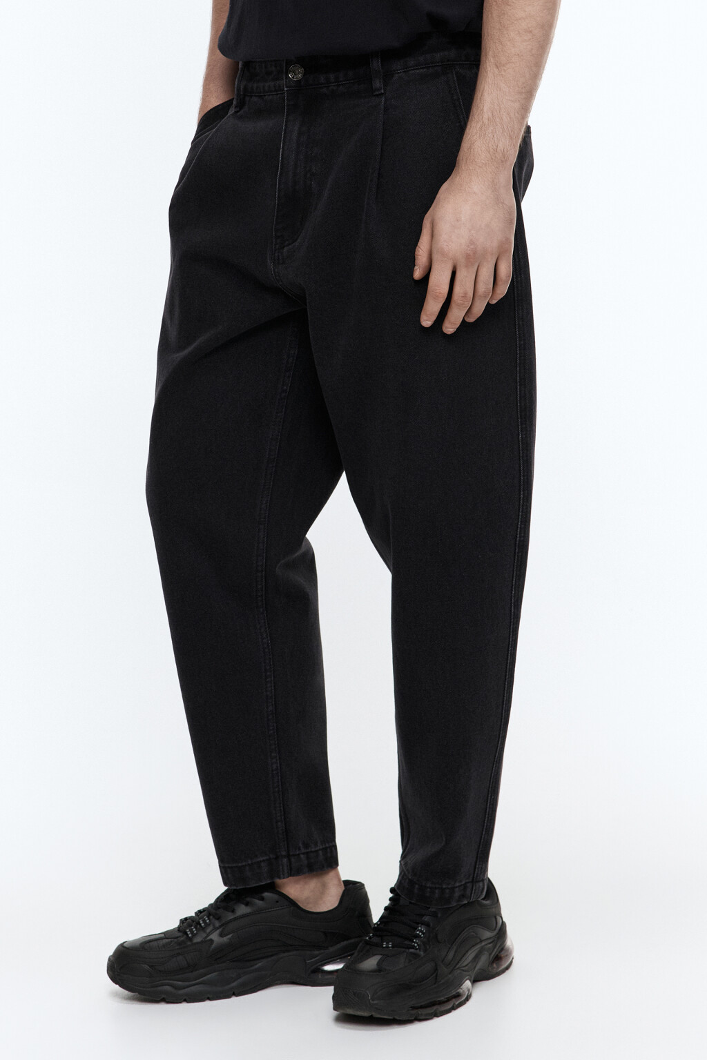 Джинсы-бананы со складками на поясе - цвет черный - 3