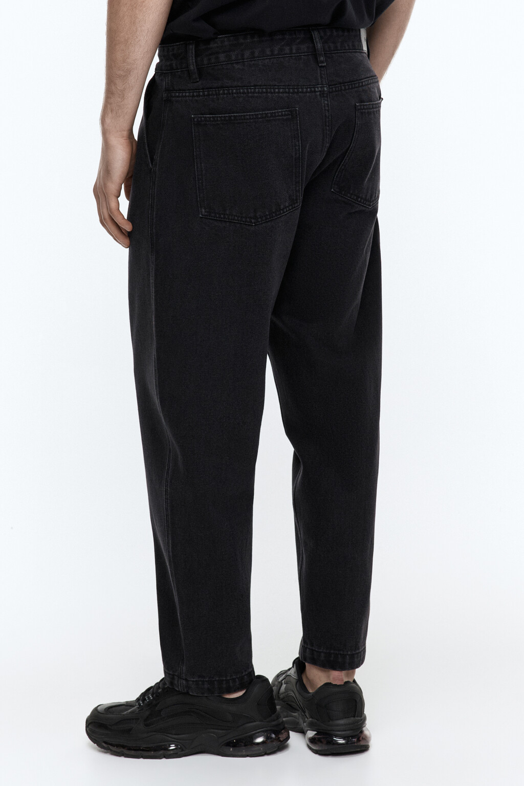 Джинсы-бананы со складками на поясе - цвет черный - 4