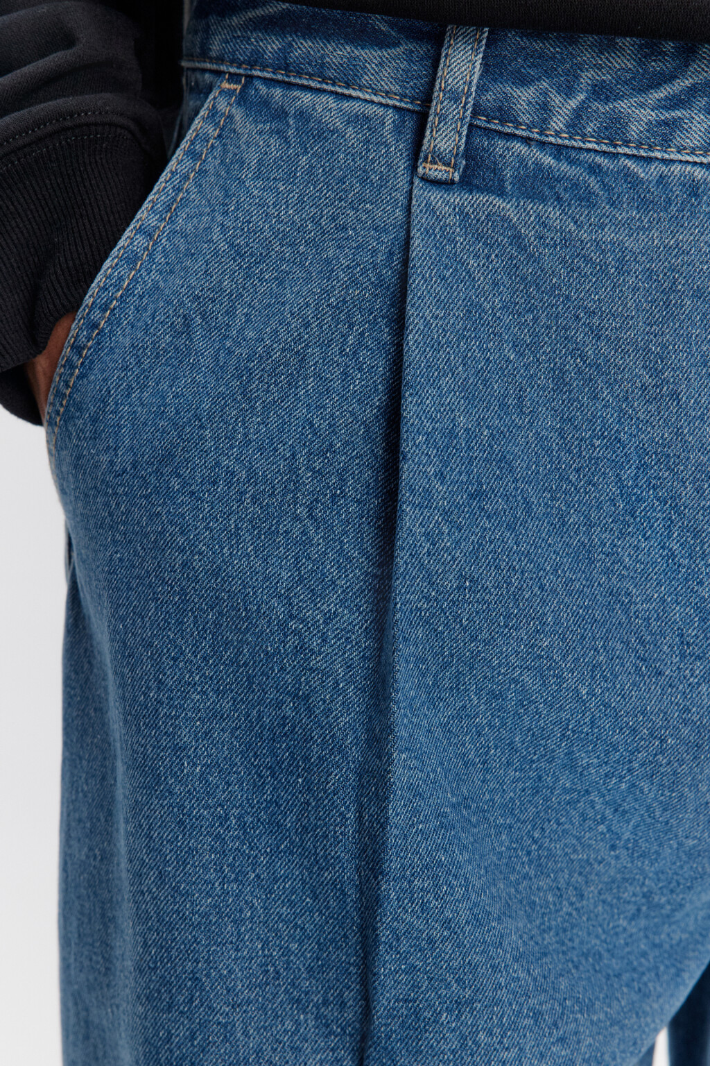 Джинсы-бананы широкие со складками на поясе - цвет голубой - 6