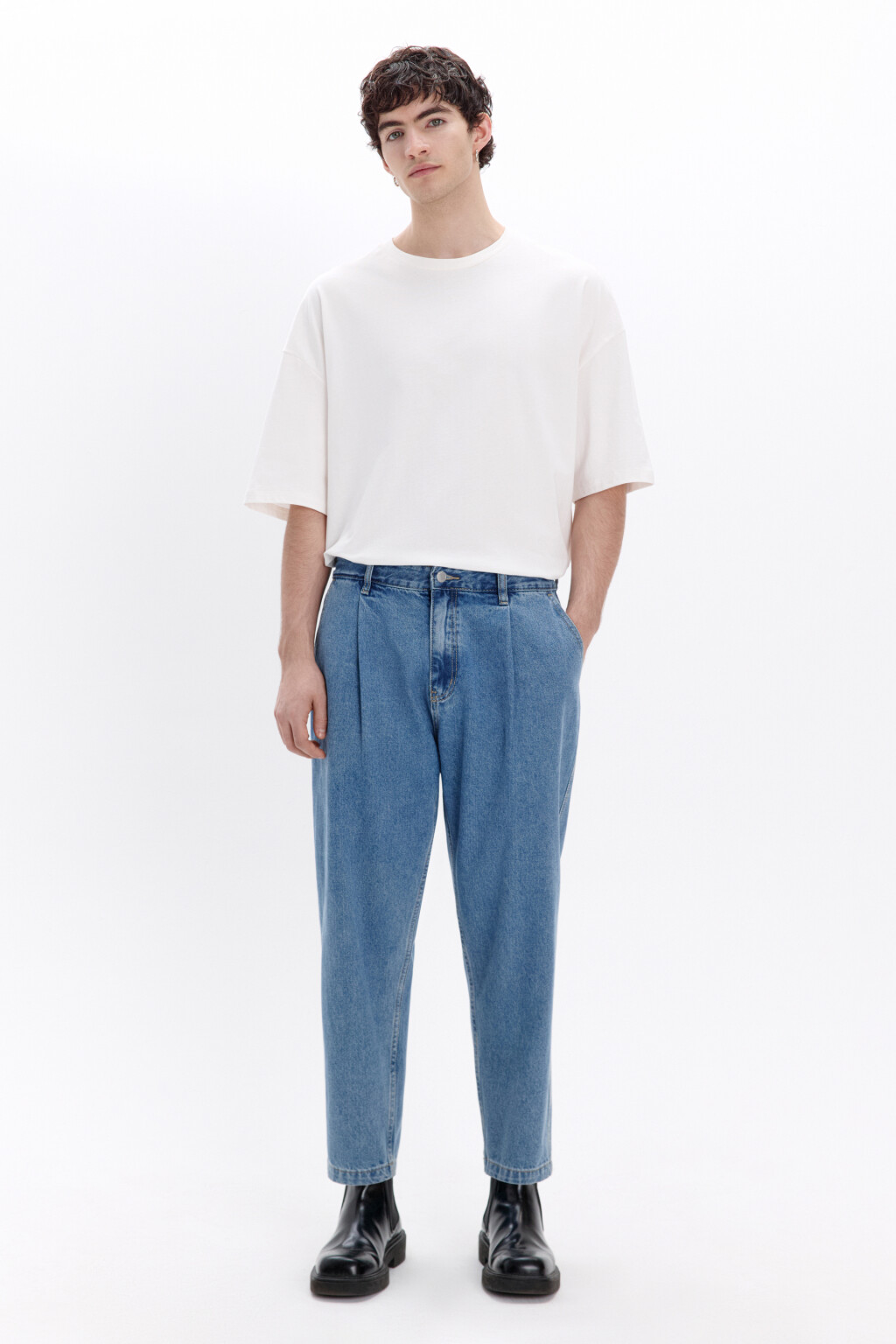 Джинсы-бананы со складками на поясе - цвет голубой - 4