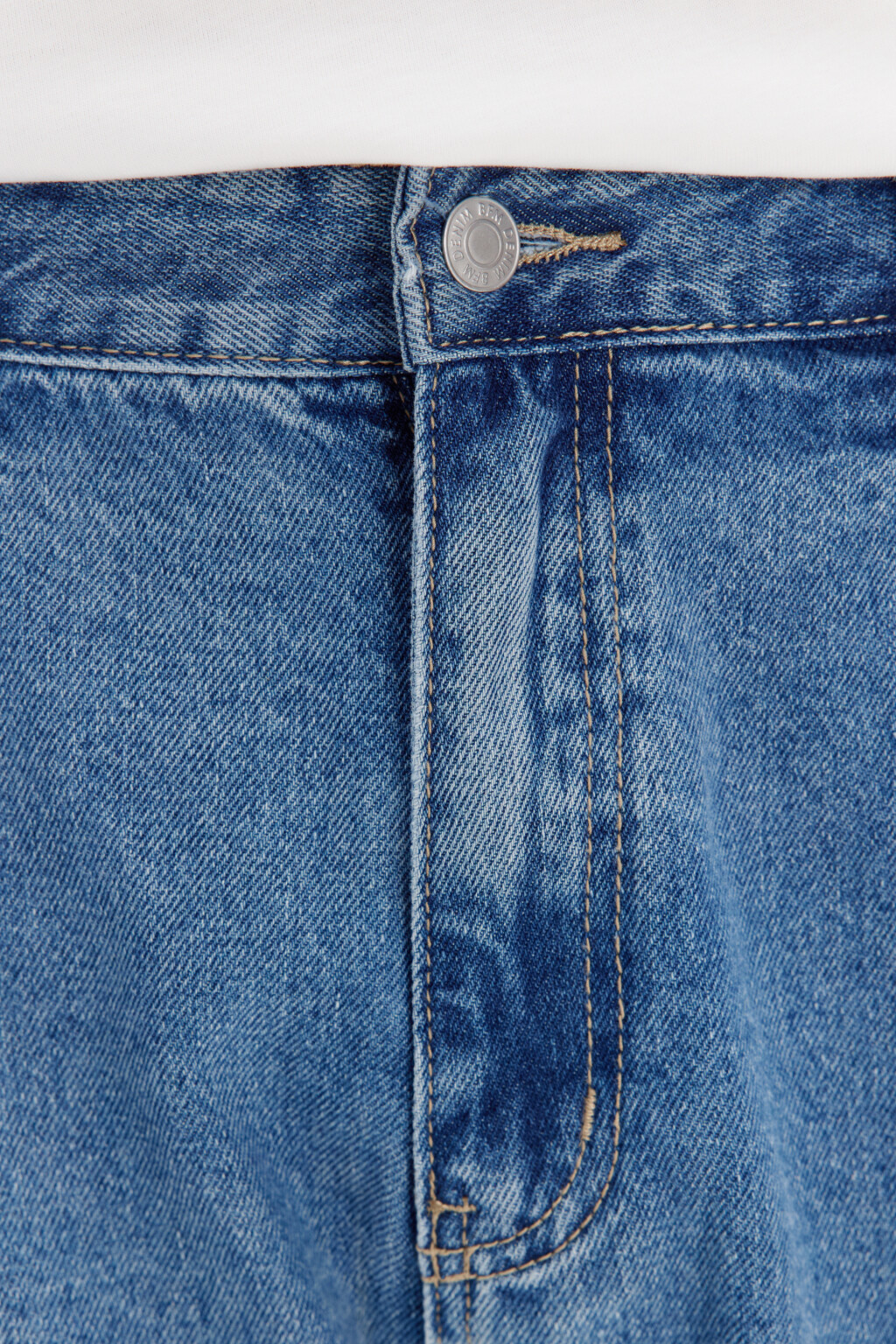 Джинсы-бананы со складками на поясе - цвет голубой - 5