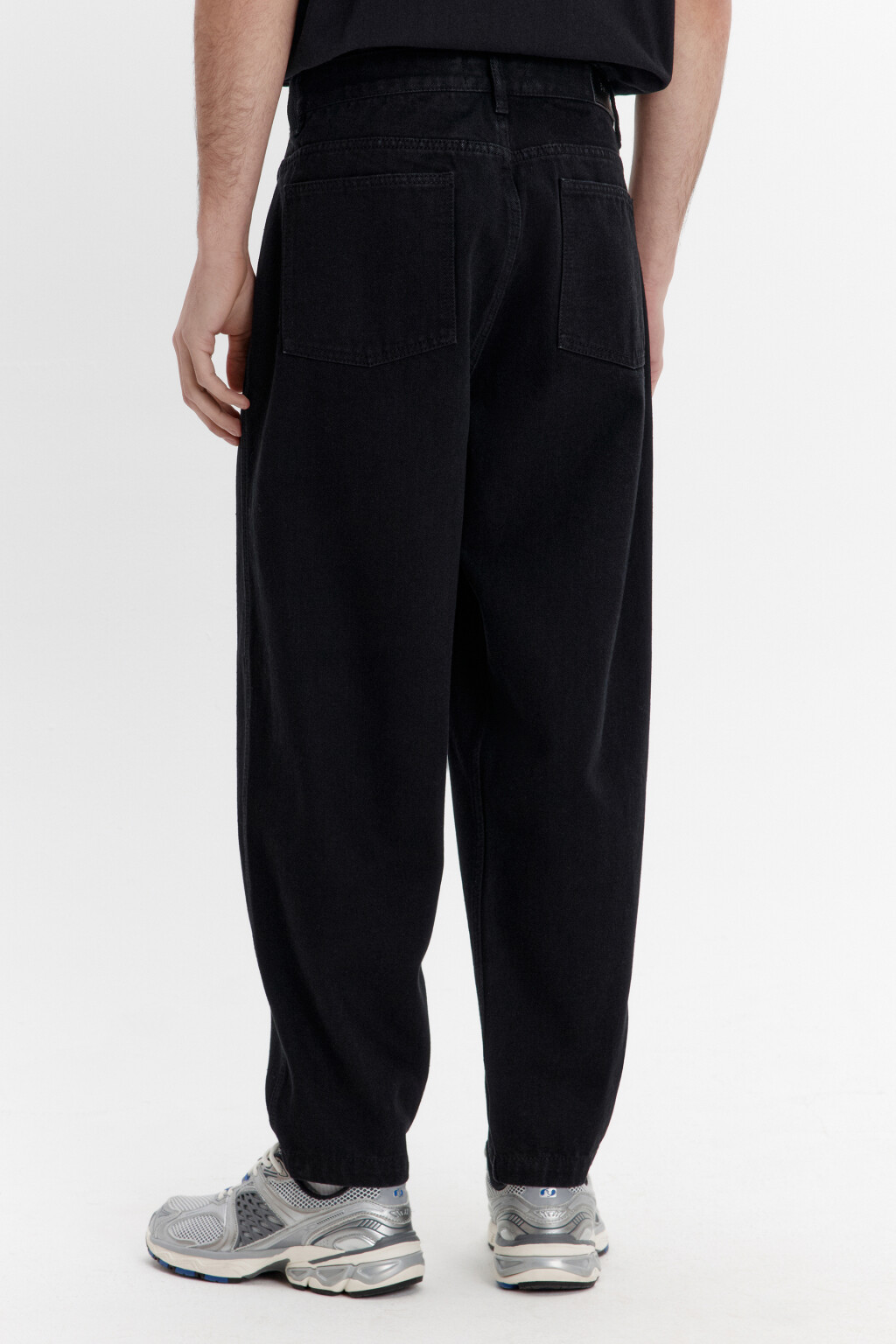 Джинсы-бананы со складками на поясе - цвет черный - 3