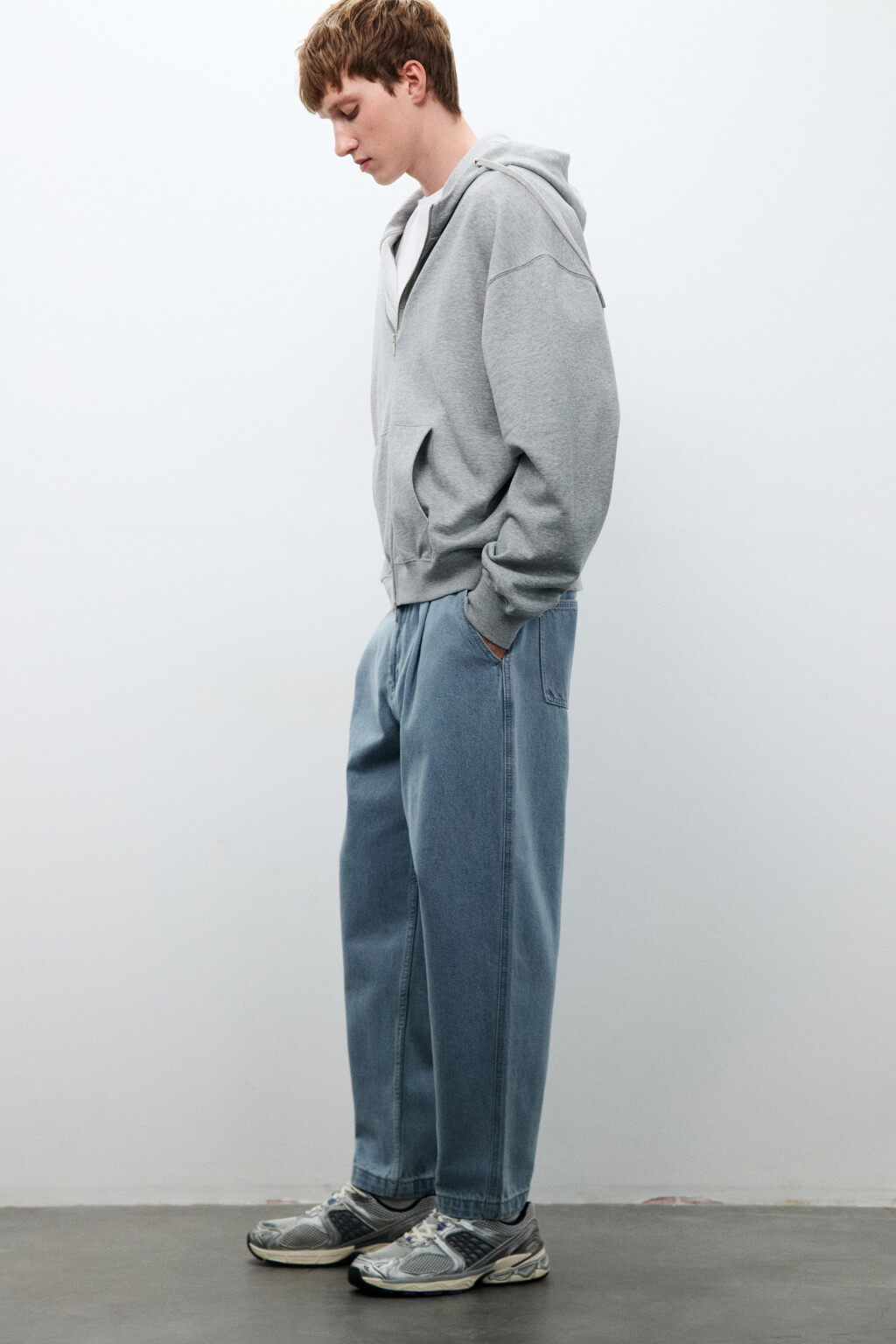 Джинсы-бананы со складками на поясе - цвет голубой - 1