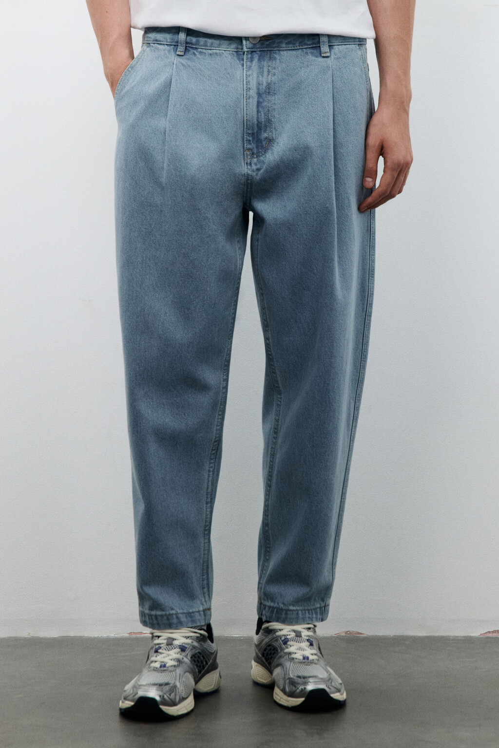 Джинсы-бананы со складками на поясе - цвет голубой - 3