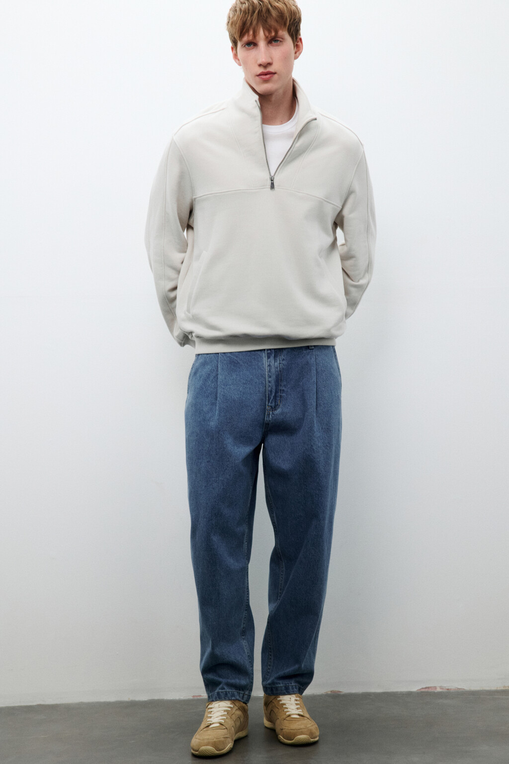 Джинсы-бананы со складками на поясе - цвет голубой - 1