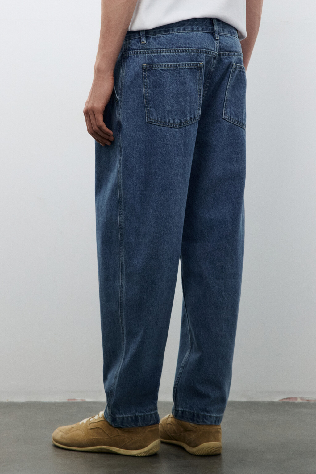 Джинсы-бананы со складками на поясе - цвет голубой - 3