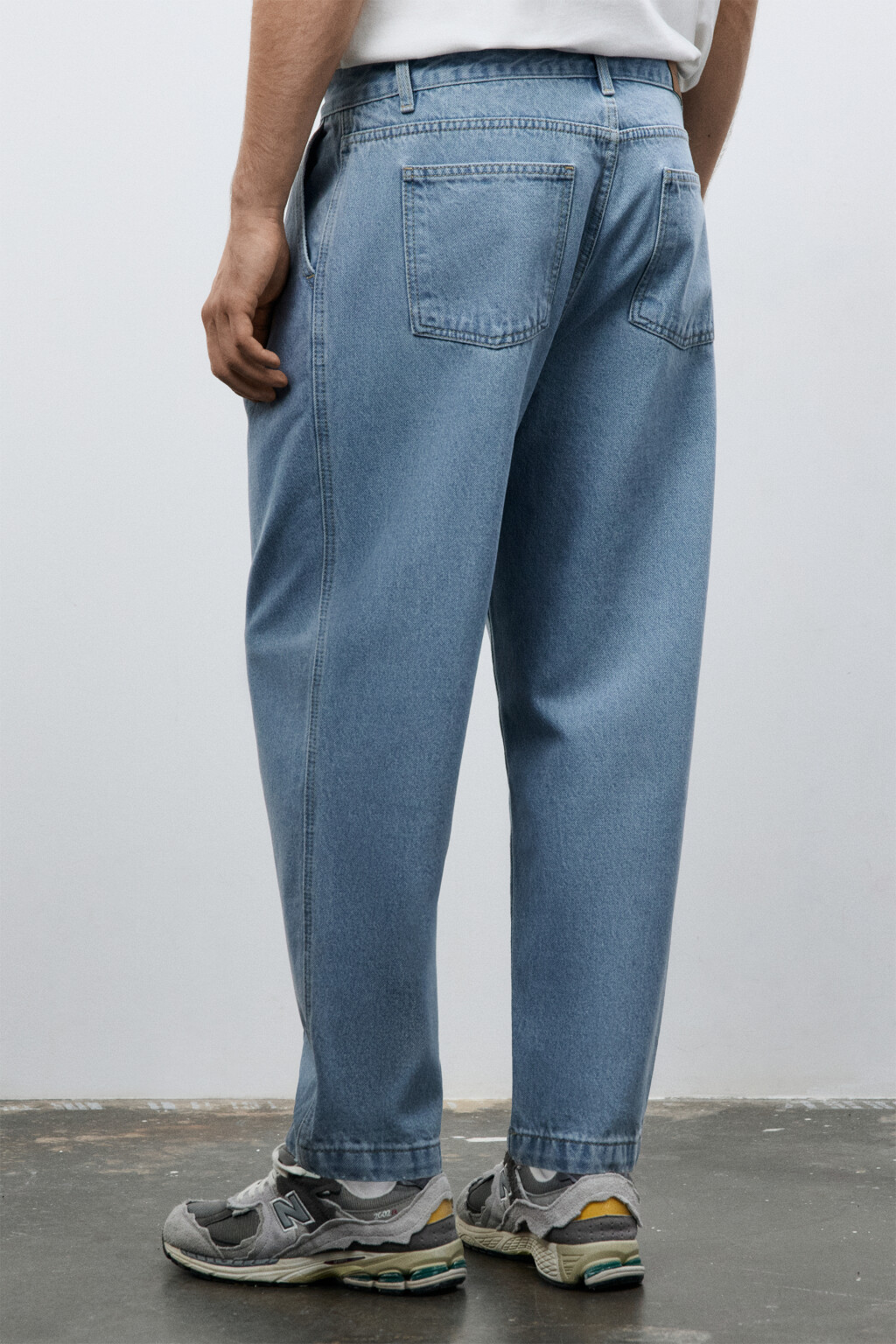 Джинсы-бананы со складками на поясе - цвет голубой - 3