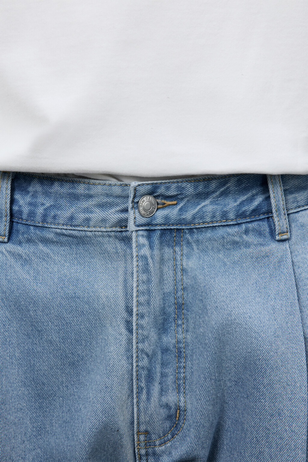 Джинсы-бананы со складками на поясе - цвет голубой - 5