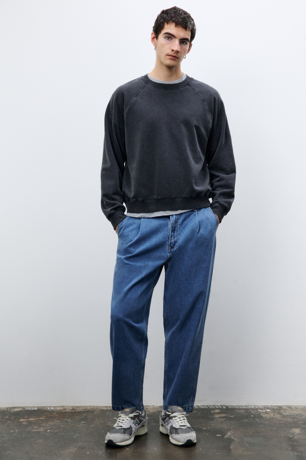 Джинсы-бананы со складками на поясе - цвет голубой - 2