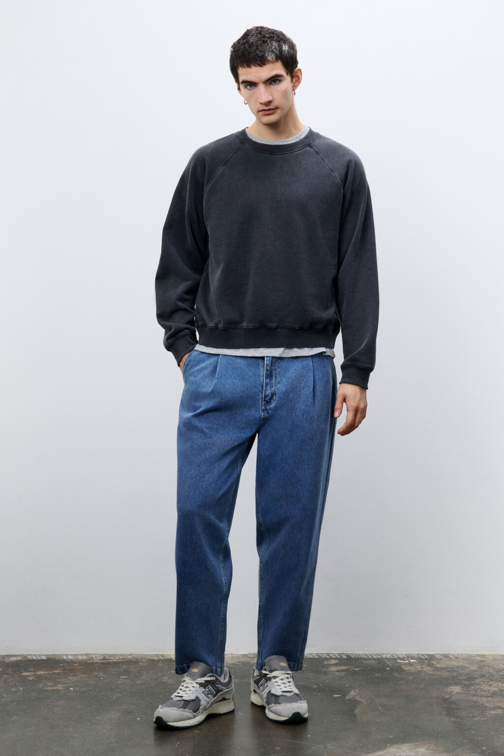 Джинсы-бананы со складками на поясе - цвет голубой - 5