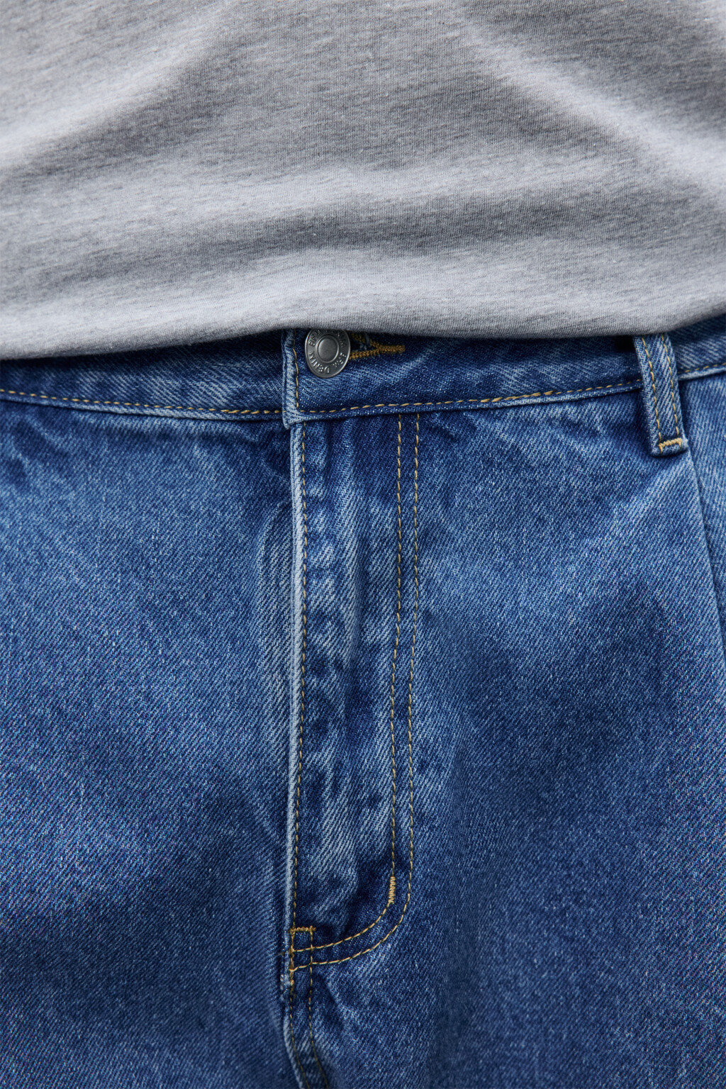 Джинсы-бананы со складками на поясе - цвет голубой - 6