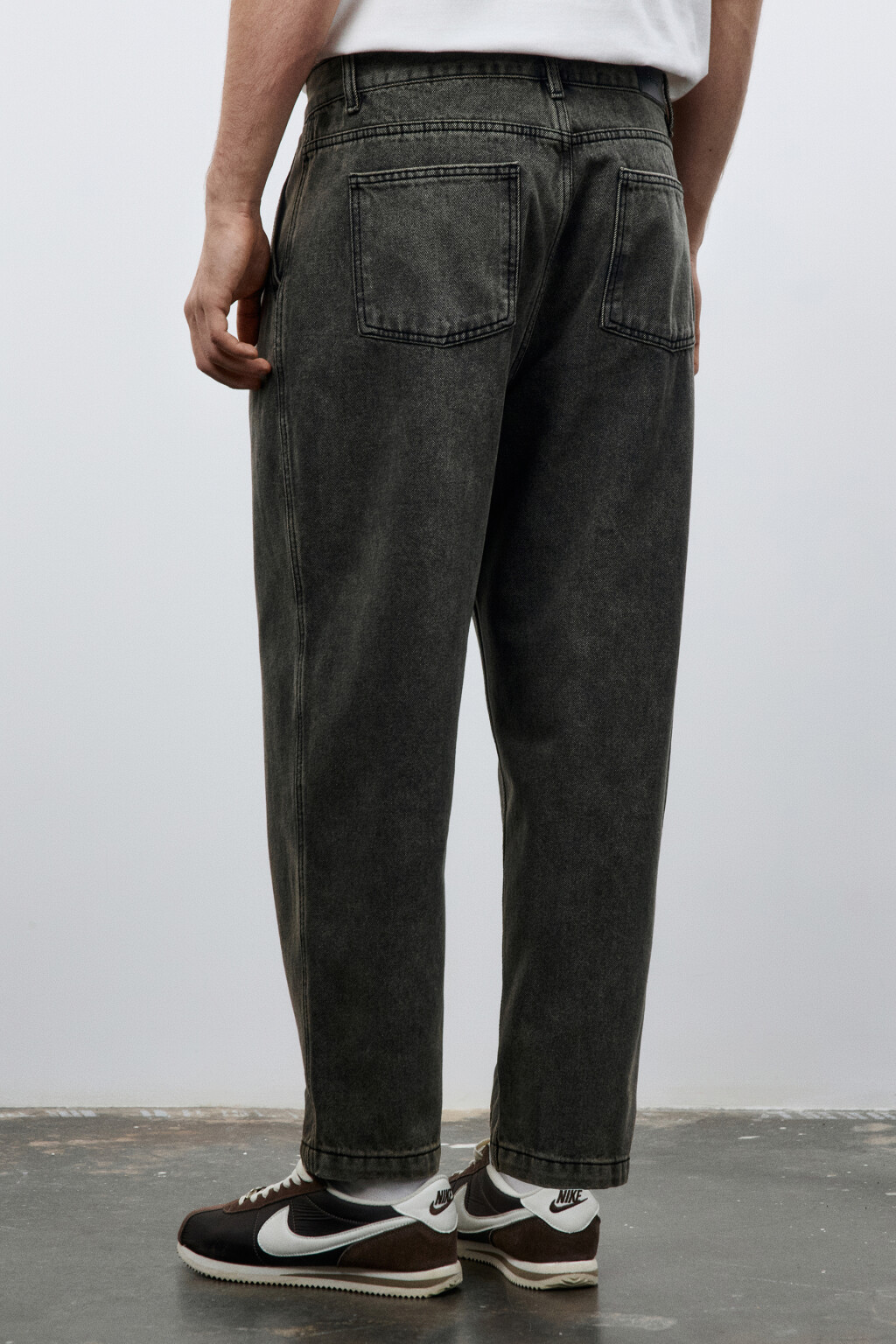 Джинсы-бананы со складками на поясе - цвет серый - 3