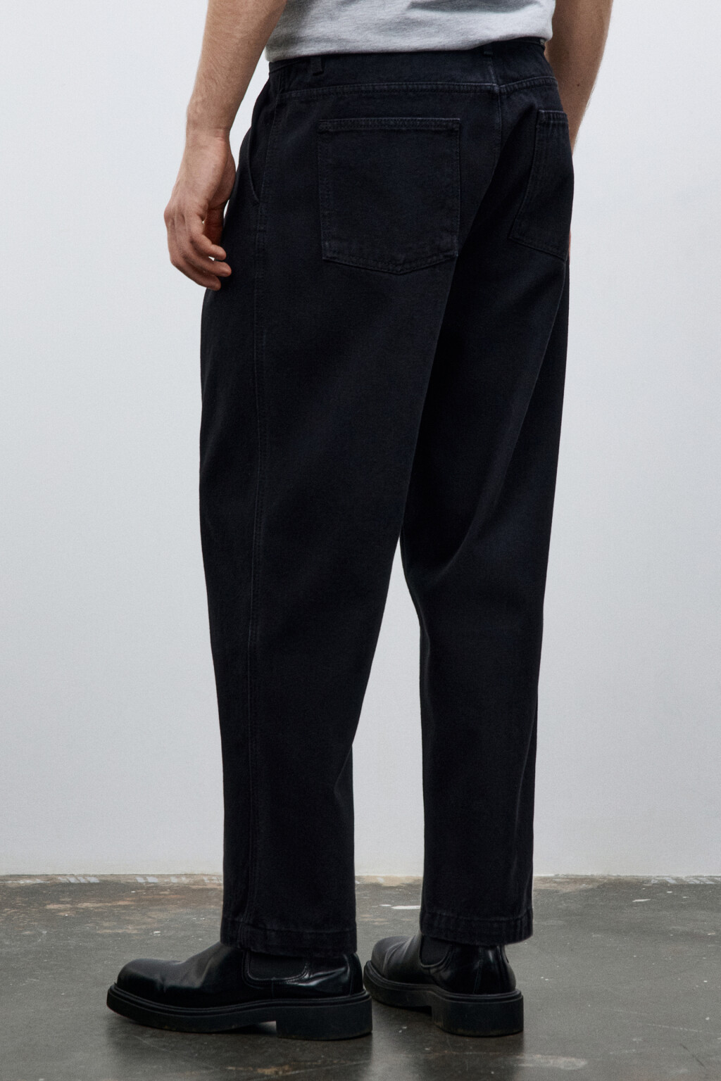 Джинсы-бананы со складками на поясе - цвет черный - 4