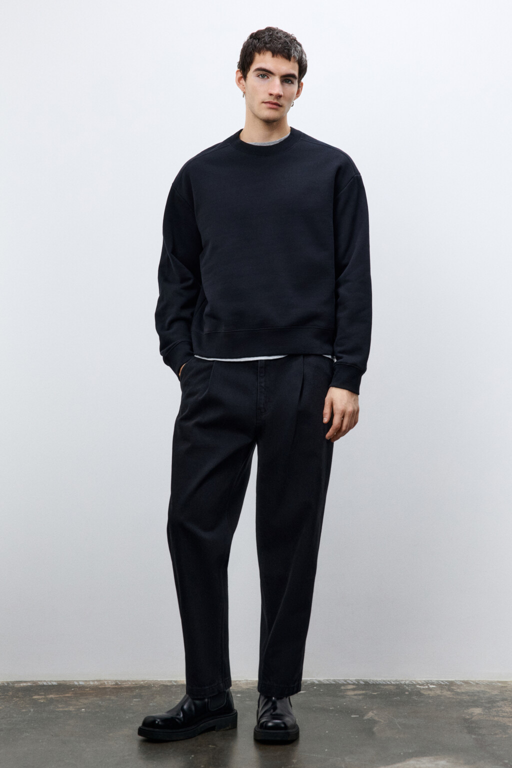 Джинсы-бананы со складками на поясе - цвет черный - 5