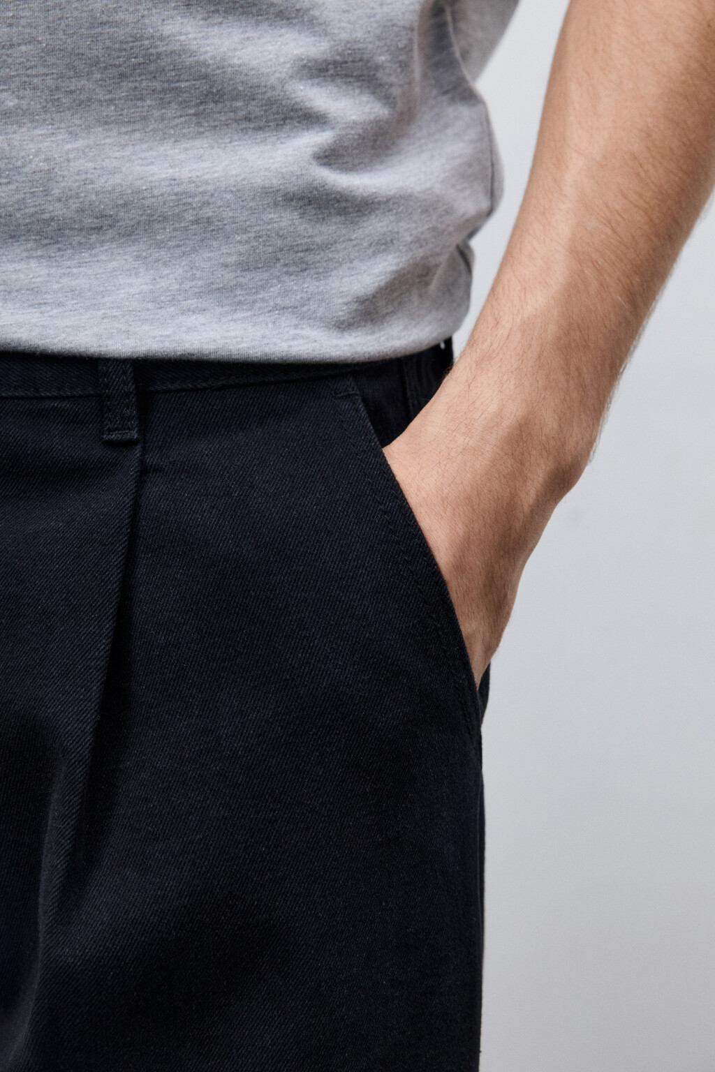 Джинсы-бананы со складками на поясе - цвет черный - 7