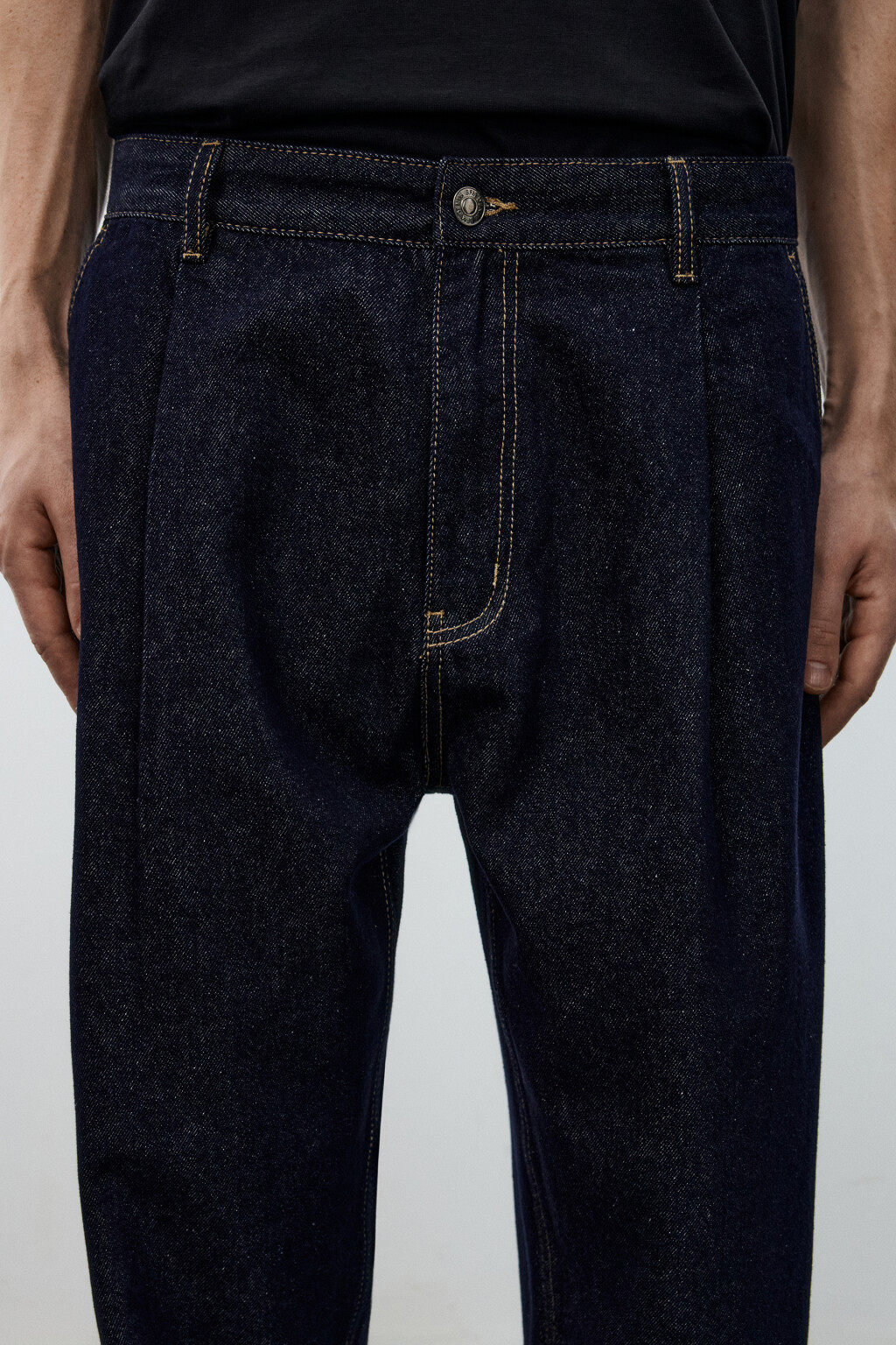 Джинсы-бананы со складками на поясе - цвет синий - 5