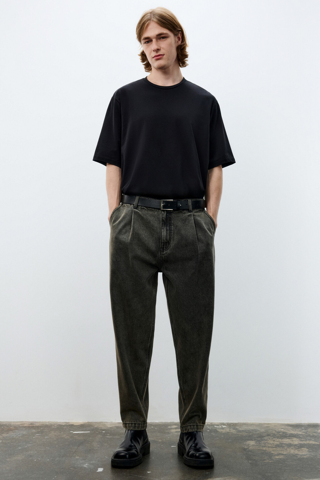 Джинсы-бананы со складками на поясе - цвет серый - 1