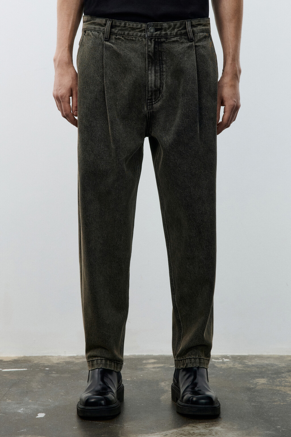 Джинсы-бананы со складками на поясе - цвет серый - 2