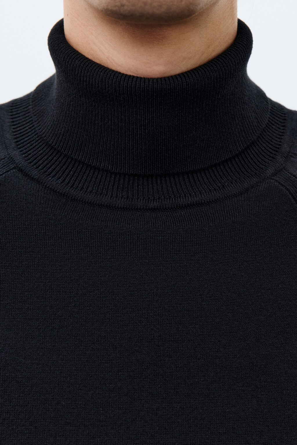 Водолазка базовая тонкой вязки - цвет черный - 6