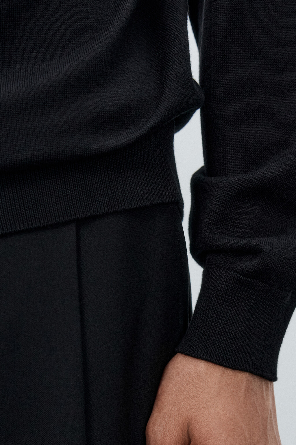 Водолазка базовая тонкой вязки - цвет черный - 7