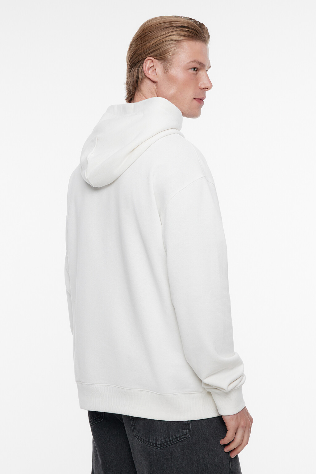 Худи свободного кроя базовая с капюшоном и карманом - цвет белый - 4