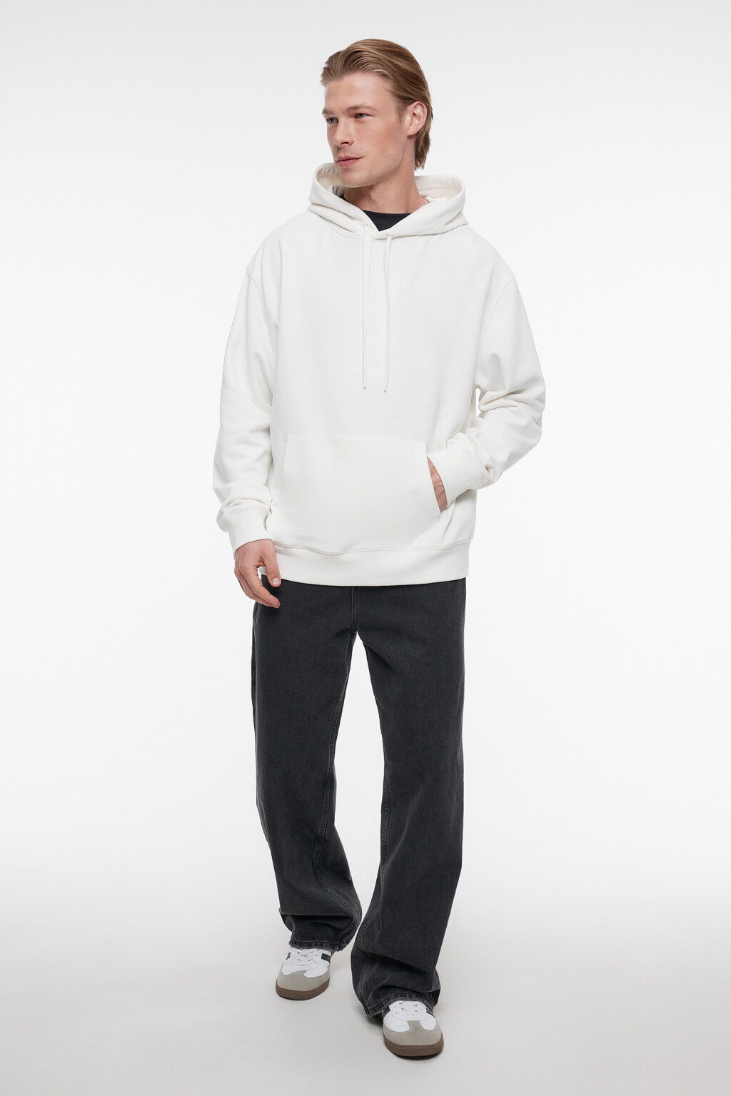 Худи свободного кроя базовая с капюшоном и карманом - цвет белый - 1