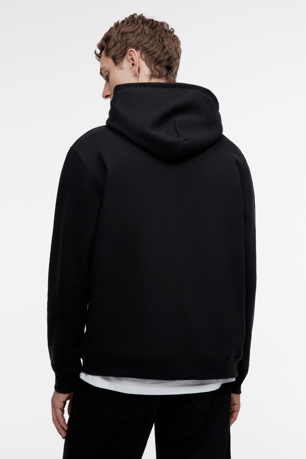 Худи oversize базовая с капюшоном и карманом - цвет черный - 4