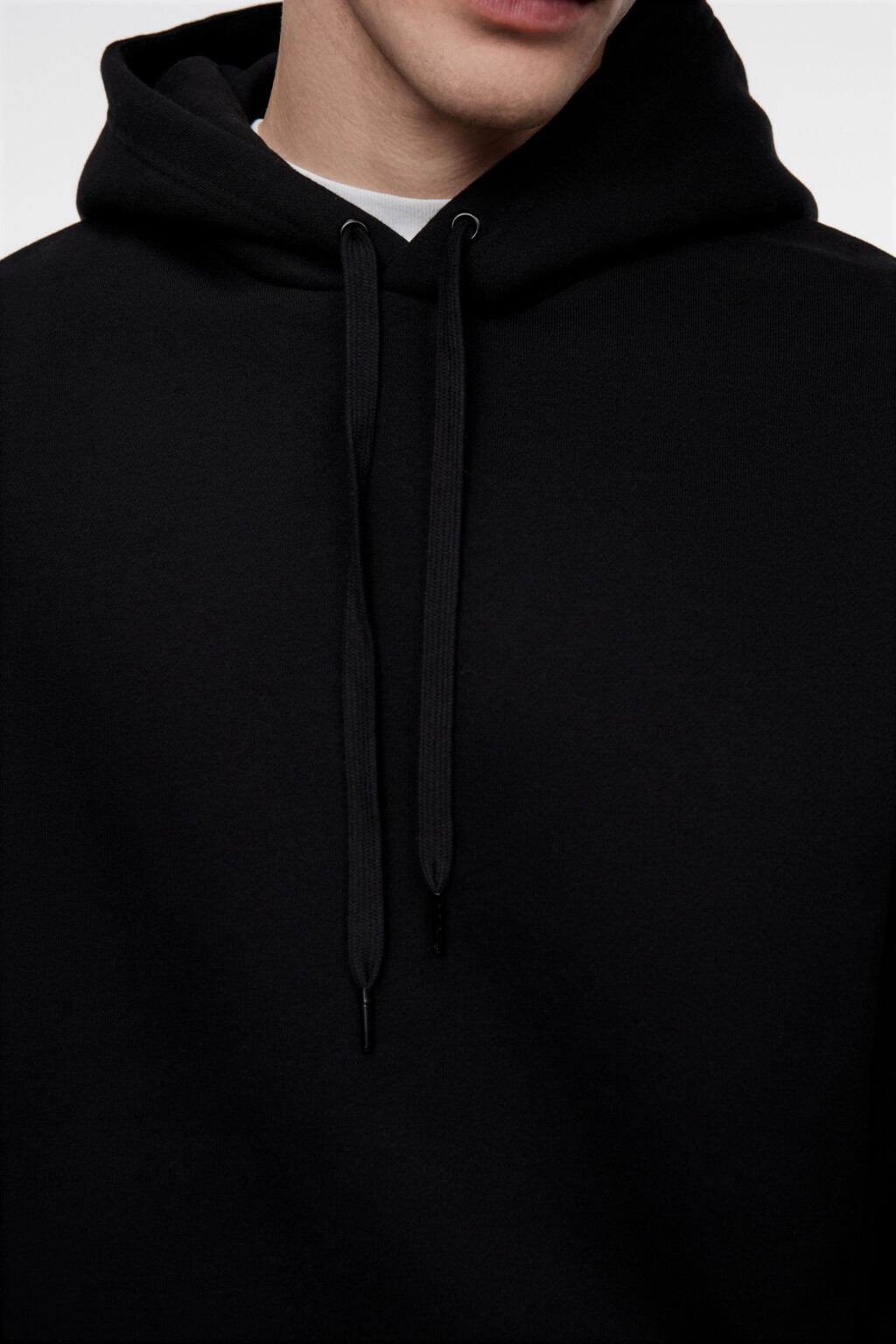 Худи oversize базовая с капюшоном и карманом - цвет черный - 6