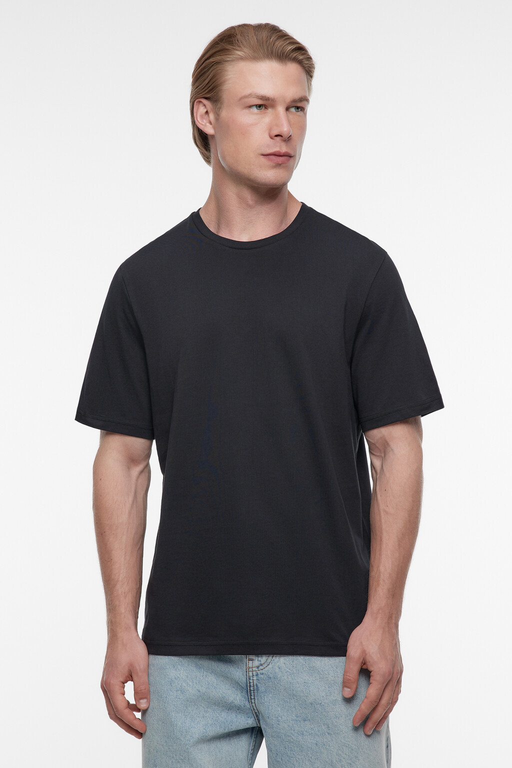 Футболка прямая хлопковая в базовых цветах - цвет черный - 1